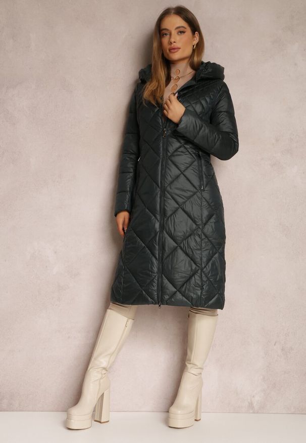 Renee - Ciemnozielona Kurtka za Kolano Pikowana Fipha. Kolor: zielony. Sezon: wiosna, jesień. Styl: klasyczny