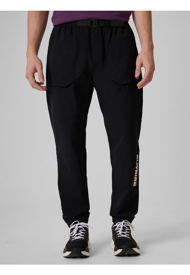 4f - 4F Spodnie casual męskie - czarna L. Okazja: na co dzień. Kolor: czarny. Materiał: tkanina. Styl: casual