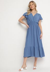 Born2be - Niebieska Sukienka o Rozkloszowanym Kroju z Kopertowym Dekoltem i Gumką w Talii Reiliana. Okazja: na imprezę, na co dzień. Typ kołnierza: dekolt kopertowy. Kolor: niebieski. Typ sukienki: kopertowe. Styl: elegancki, casual #1