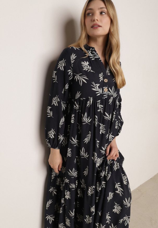 Born2be - Niebieska Rozkloszowana Sukienka z Wiskozy z Dekoltem na Guziki Watesa. Okazja: na co dzień. Kolor: niebieski. Materiał: wiskoza. Typ sukienki: proste, rozkloszowane. Styl: boho, casual