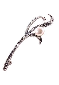 Braccatta - LAMAR Srebrna broszka markazyty i perła pin. Materiał: srebrne. Kolor: srebrny. Wzór: kwiaty, aplikacja. Kamień szlachetny: markazyt, perła