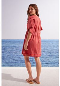 Women Secret - women'secret sukienka DRESSTINATION SUMMER kolor czerwony mini oversize. Kolor: czerwony. Materiał: tkanina. Długość rękawa: krótki rękaw. Wzór: gładki. Typ sukienki: oversize. Długość: mini #3