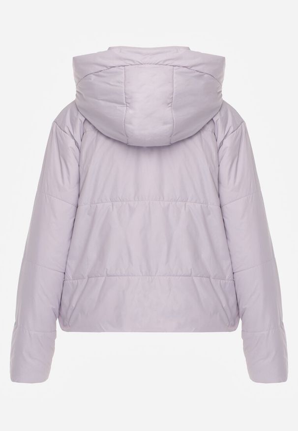 Renee - Jasnofioletowa Kurtka z Szerokim Pikowaniem i Nieodpinanym Kapturem Ninilira. Okazja: na spacer. Kolor: fioletowy. Materiał: jeans
