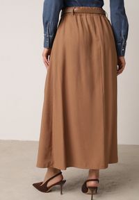 Born2be - Brązowa Wiskozowa Spódnica o Rozkloszowanym Kroju z Rozcięciem i Paskiem Jaelia. Okazja: na co dzień, na spotkanie biznesowe, do pracy. Kolor: brązowy. Materiał: wiskoza. Styl: casual, biznesowy, elegancki #3
