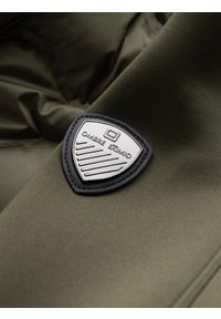 Ombre Clothing - Kurtka bomberka męska z pikowanym wzorem – ciemnooliwkowa V3. Typ kołnierza: kołnierzyk stójkowy. Kolor: oliwkowy. Materiał: syntetyk, poliester, materiał. Wzór: aplikacja, nadruk. Styl: sportowy, elegancki #6