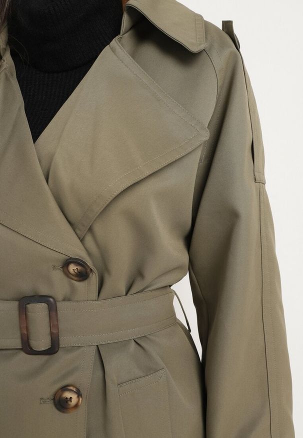 Born2be - Zielony Dwurzędowy Płaszcz Trencz o Oversizowym Kroju z Paskiem Inathara. Okazja: na co dzień, do pracy, na spacer. Kolor: zielony. Materiał: jeans. Wzór: aplikacja. Styl: klasyczny, casual