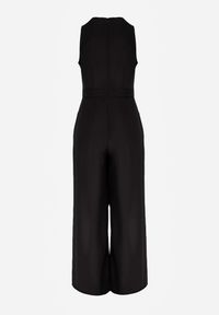 Born2be - Czarny Elegancki Kombinezon z Ozdobnymi Zakładkami Zellysha. Okazja: na co dzień, na spotkanie biznesowe. Kolor: czarny. Wzór: aplikacja. Styl: elegancki #6