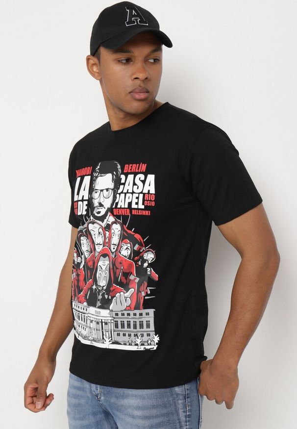 Born2be - Czarny Klasyczny T-shirt z Bawełny z Dużym Nadrukiem Gunelia. Okazja: na co dzień. Kolor: czarny. Materiał: bawełna. Wzór: nadruk. Styl: klasyczny