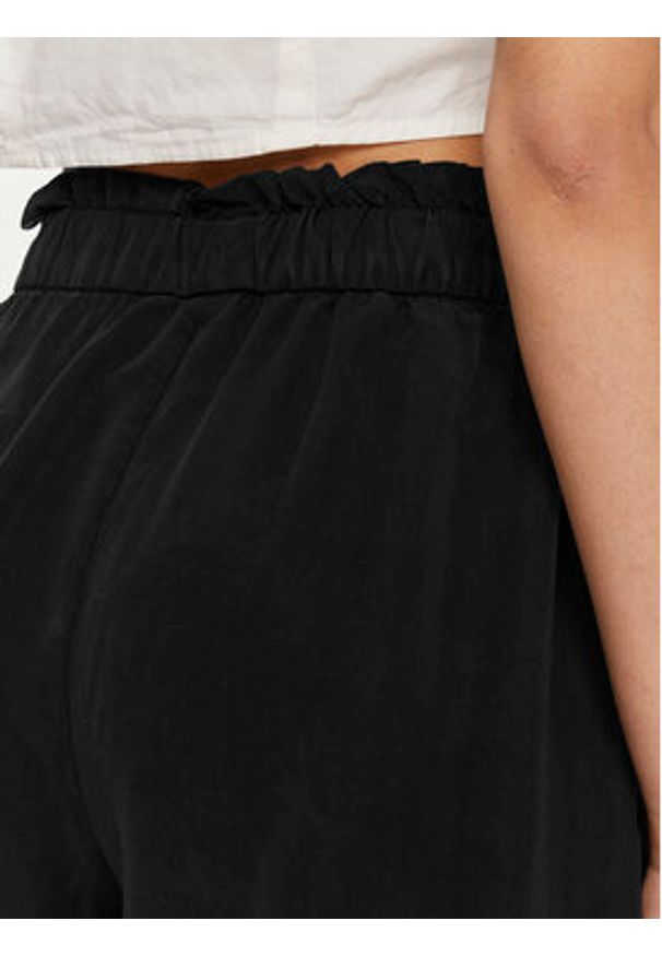 Vero Moda Szorty materiałowe Harper 10283731 Czarny Loose Fit. Kolor: czarny. Materiał: wiskoza