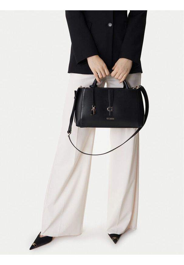 Guess Torebka Carrie HWVG98 96060 Czarny. Kolor: czarny. Materiał: skórzane