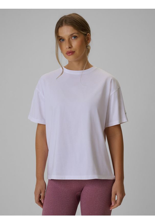 4f - 4F T-shirt loose gładki damski - biały S. Okazja: na co dzień. Kolor: biały. Materiał: skóra, bawełna, dzianina. Wzór: gładki. Styl: casual