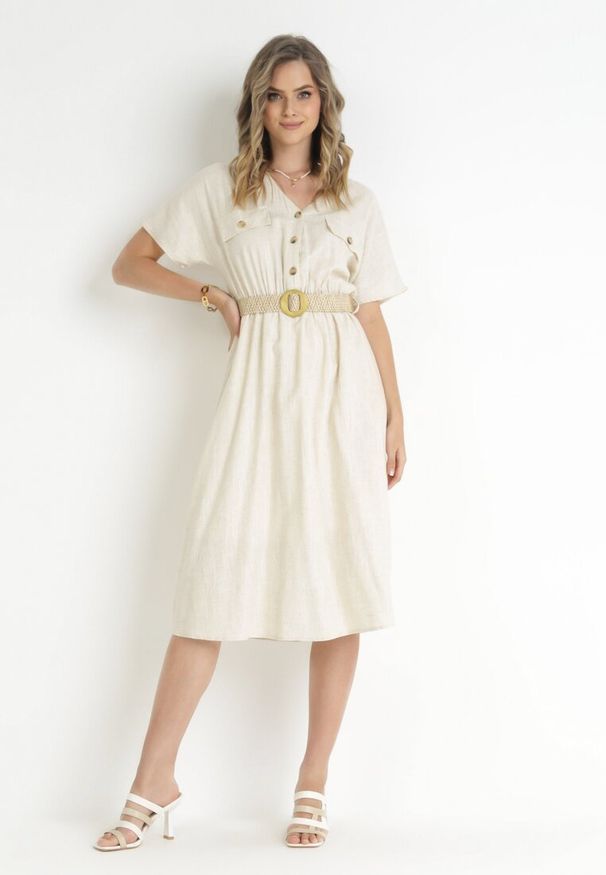 Born2be - Beżowa Bawełniana Sukienka Midi z Gumką w Pasie i Paskiem z Klamerką Daylia. Kolor: beżowy. Materiał: bawełna. Sezon: wiosna, lato. Długość: midi