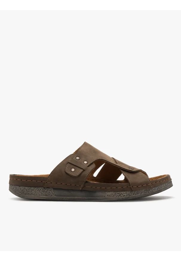 Ryłko - Brązowe klapki męskie z ozdobną cholewką. Kolor: brązowy. Materiał: nubuk. Styl: street