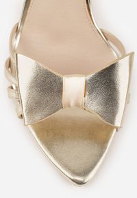 Born2be - Złote Sandały VICES na Szpilce z Kokardką Rosedust. Okazja: na wesele, na ślub cywilny. Zapięcie: sprzączka. Kolor: złoty. Wzór: aplikacja. Obcas: na szpilce. Styl: klasyczny, elegancki #9