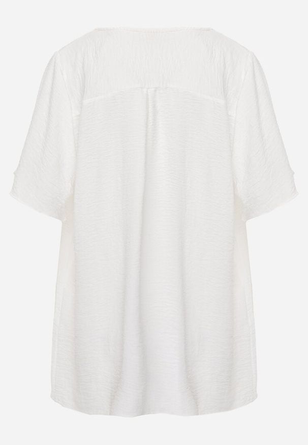 Renee - Biała Bluzka z Haftowanym Dekoltem i Krótkimi Rękawami Junelia. Kolor: biały. Długość rękawa: krótki rękaw. Długość: krótkie. Wzór: haft. Sezon: wiosna, lato