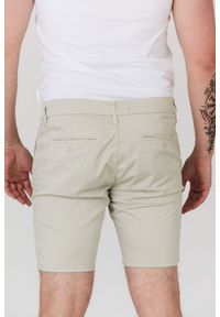 Guess - GUESS Beżowe szorty męskie, Rozmiar 30. Kolor: beżowy. Materiał: elastan, bawełna #5