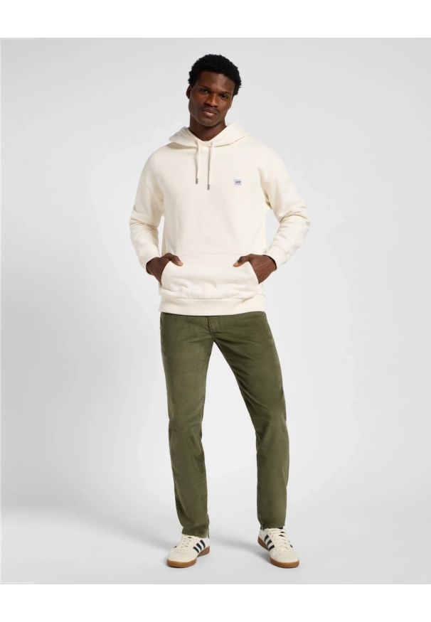 Lee - MESKIE SPODNIE MATERIALOWE LEE SLIM FIT MVP MERCANTILE GREEN 112355849