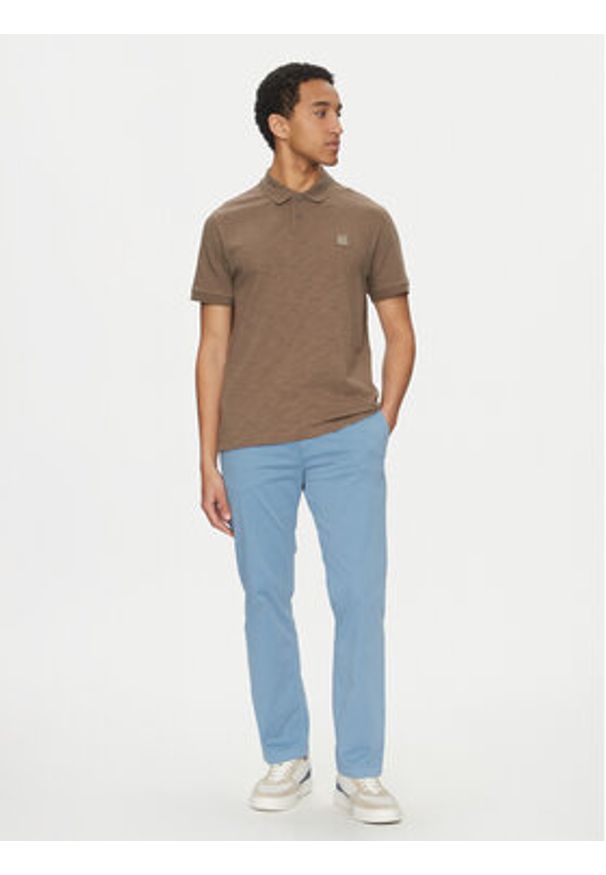 BOSS Chinosy 50534378 Błękitny Regular Fit. Kolor: niebieski. Materiał: bawełna