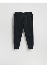Reserved - Jeansy jogger fit - czarny. Kolor: czarny #1