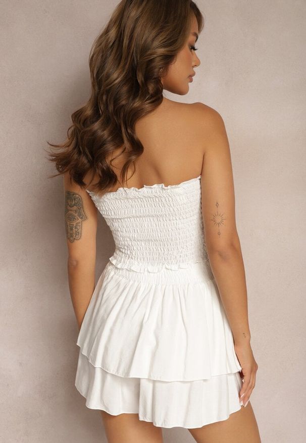 Renee - Biały Komplet z Bawełny Elastyczny Top bez Rękawów Szorty z Falbankami i Gumką w Pasie Tessabel. Kolor: biały. Materiał: bawełna