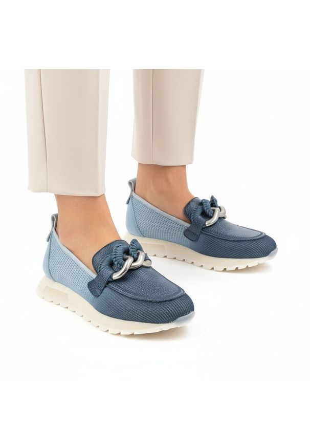 Półbuty damskie Hispanitas, ze skóry naturalnej z tekstylnymi wstawkami z siateczki i wsuwanym krojem, niebieskie, SHV264834 Sumatra-V26 Celeste Bole. Okazja: na co dzień. Kolor: niebieski. Materiał: skóra. Szerokość cholewki: normalna. Sezon: wiosna, lato. Styl: casual, elegancki, sportowy