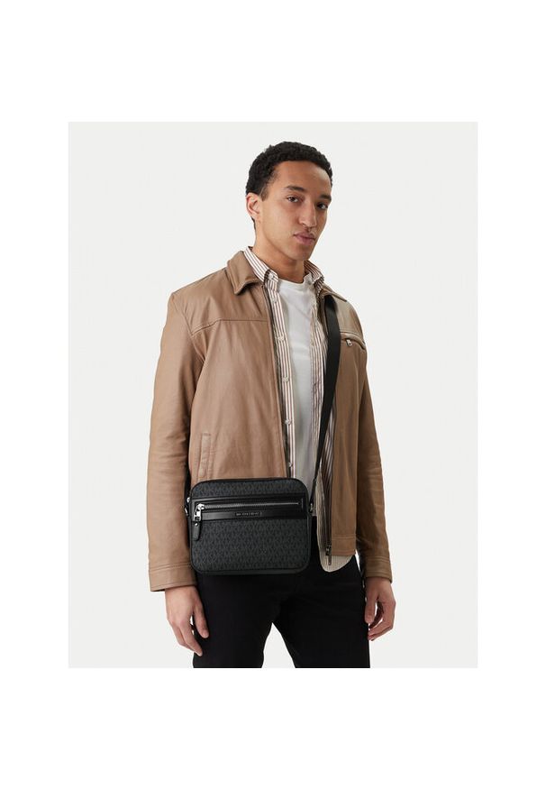 Saszetka MICHAEL Michael Kors. Kolor: czarny