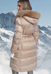Born2be - Beżowa Pikowana Kurtka za Kolano z Ozdobnym Futerkiem Velveti. Kolor: beżowy. Materiał: futro. Wzór: aplikacja #2