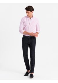 Ombre Clothing - Bawełniana męska koszula REGULAR FIT w drobne paski – różowa V2. Typ kołnierza: button down. Kolor: różowy. Materiał: bawełna. Wzór: paski. Styl: klasyczny #6