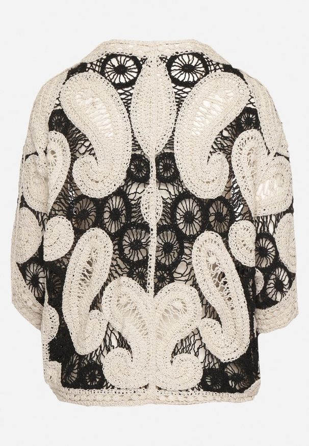 Born2be - Czarna Bawełniana Bluzka o Nietoperzowym Kroju z Szydełkowej Tkaniny Filaresea. Okazja: na co dzień. Typ kołnierza: dekolt w serek. Kolor: czarny. Materiał: bawełna, tkanina. Styl: elegancki, casual