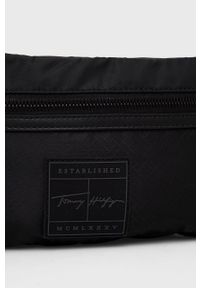 TOMMY HILFIGER - Tommy Hilfiger nerka kolor czarny. Kolor: czarny. Materiał: włókno, materiał. Wzór: aplikacja