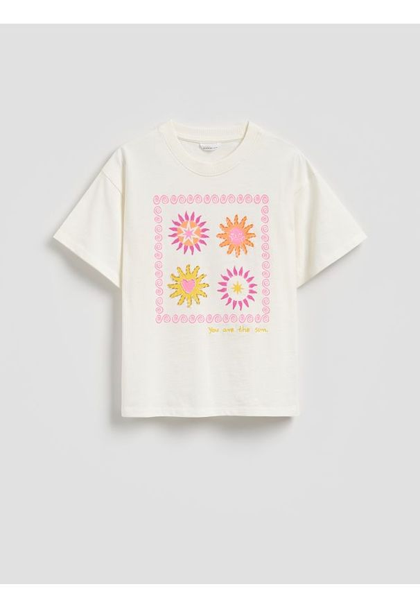 Reserved - T-shirt z aplikacją - złamana biel. Materiał: bawełna. Wzór: aplikacja