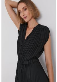 Armani Exchange Sukienka kolor czarny midi rozkloszowana. Kolor: czarny. Materiał: tkanina. Wzór: gładki. Typ sukienki: rozkloszowane, plisowane. Długość: midi #3