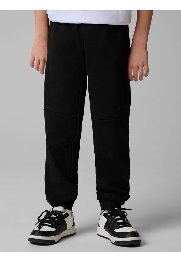4f - 4F Spodnie dresowe joggery chłopięce - czarne 152 (11-12 lat). Okazja: na co dzień, na uczelnię, do domu. Kolor: czarny. Materiał: dresówka. Sezon: lato. Styl: casual