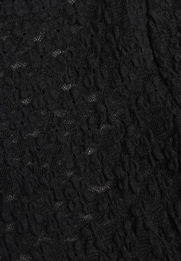 Born2be - Czarna Koronkowa Bluzka o Dopasowanym Kroju z Krótkim Rękawem Noessa. Okazja: na co dzień, do pracy, na spotkanie biznesowe. Kolor: czarny. Materiał: koronka. Długość rękawa: krótki rękaw. Długość: krótkie. Wzór: koronka. Styl: klasyczny, casual, biznesowy, elegancki