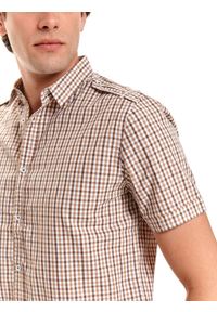 TOP SECRET - Koszula męska w kratkę. Kolor: beżowy. Materiał: tkanina, bawełna. Długość rękawa: krótki rękaw. Długość: krótkie. Wzór: kratka. Styl: wakacyjny #4
