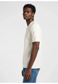 Lee - MESKA KOSZULKA LEE SS HENLEY SHIRT ECRU 112363862. Typ kołnierza: typu henley #4