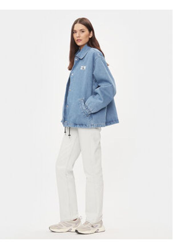 Calvin Klein Jeans Kurtka jeansowa Skater J20J223258 Niebieski Relaxed Fit. Kolor: niebieski. Materiał: bawełna