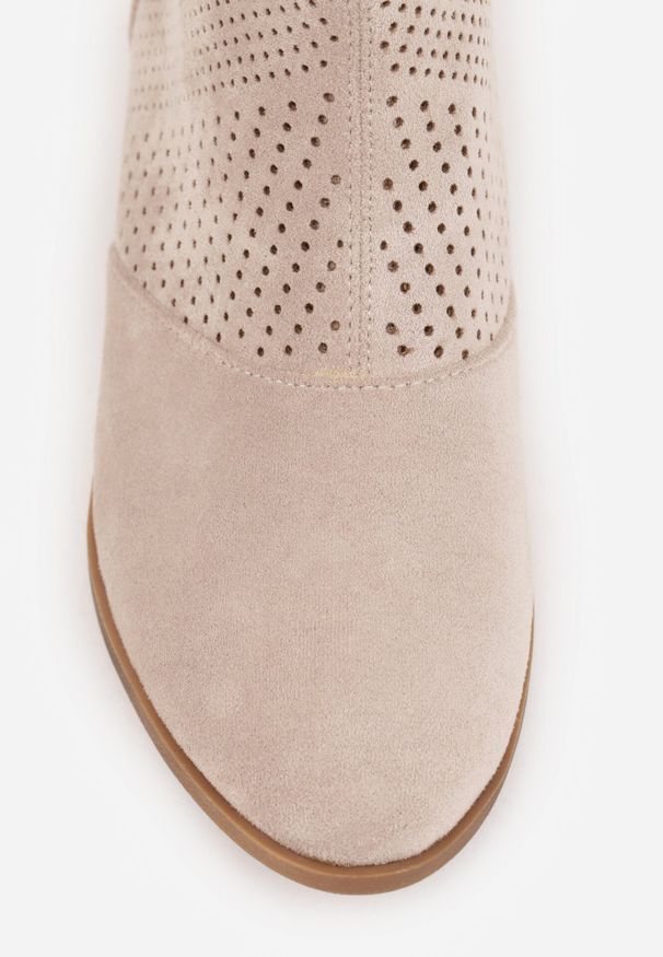 Born2be - Jasnobeżowe Botki Ażurowe Vices z Imitacji Zamszu Selandria. Okazja: na co dzień. Kolor: beżowy. Materiał: zamsz. Wzór: ażurowy. Obcas: na obcasie. Styl: wizytowy, casual, klasyczny. Wysokość obcasa: średni