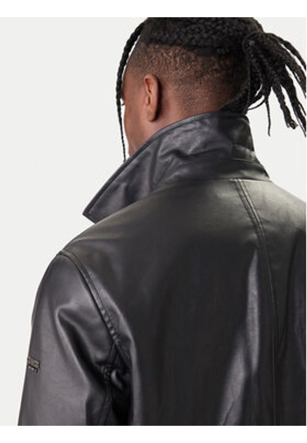 Guess Kurtka z imitacji skóry M6RL0A WJ260 Czarny Regular Fit. Kolor: czarny. Materiał: skóra