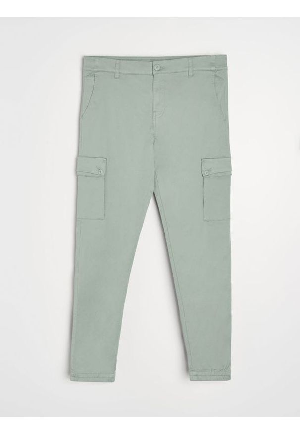 Sinsay - Spodnie cargo jogger - zielony. Kolor: zielony
