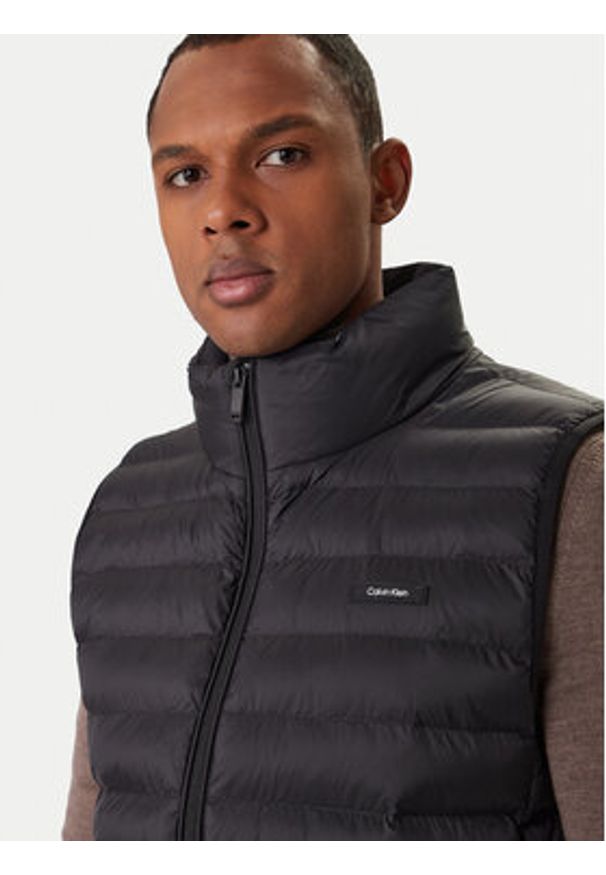 Calvin Klein Kamizelka LV04LC509G Czarny Regular Fit. Kolor: czarny. Materiał: syntetyk