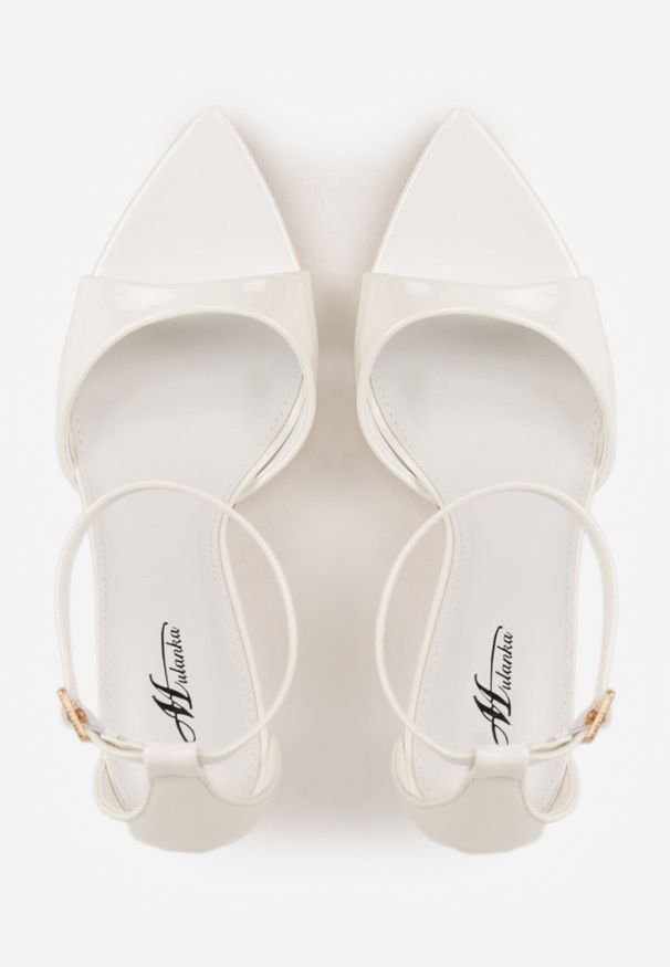 Born2be - Białe Eleganckie Sandały Lakierowane na Szpilce ze Sprzączką i Noskiem w Szpic Liviana. Okazja: na co dzień. Zapięcie: sprzączka. Kolor: biały. Materiał: lakier. Obcas: na szpilce. Styl: elegancki