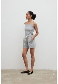 Marsala - Top z delikatnej prążkowanej dzianiny w kolorze GREY MELANGE - RIVA-L. Materiał: dzianina, prążkowany. Długość rękawa: na ramiączkach. Wzór: melanż. Sezon: lato
