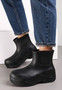 Born2be - Czarne Kalosze Gumowe Jenifry. Wysokość cholewki: za kostkę. Zapięcie: bez zapięcia. Kolor: czarny. Materiał: guma. Szerokość cholewki: normalna. Wzór: aplikacja #1