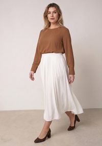 Born2be - Biała Rozkloszowana Spódnica z Wysokim Stanem Ismotis. Okazja: na co dzień. Stan: podwyższony. Kolekcja: plus size. Kolor: biały. Styl: casual #8