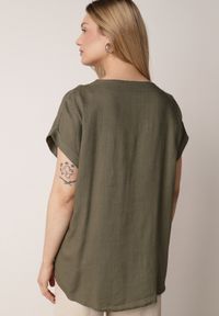 Born2be - Zielona Nietoperzowa Bluzka z Krótkim Rękawem z Lnem i Wiskozą Isirtila. Okazja: na co dzień, do pracy. Kolor: zielony. Materiał: wiskoza, len. Długość rękawa: krótki rękaw. Długość: krótkie. Sezon: lato. Styl: casual, klasyczny, elegancki #2