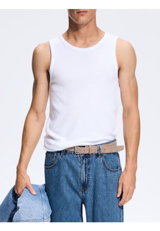 Reserved - Tank top z wiskozą - biały. Kolor: biały. Materiał: wiskoza