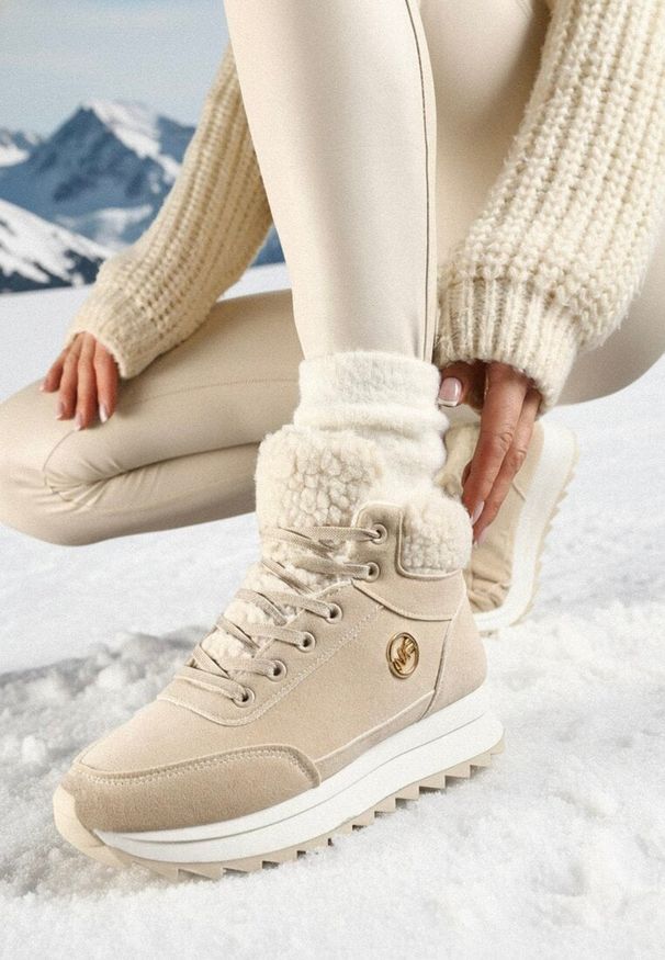 Born2be - Beżowe Sneakersy Mocno Ocieplone Sztucznym Futerkiem Rosanas. Okazja: na spacer. Nosek buta: okrągły. Zapięcie: sznurówki. Kolor: beżowy. Materiał: futro. Obcas: na obcasie. Wysokość obcasa: niski. Sport: turystyka piesza
