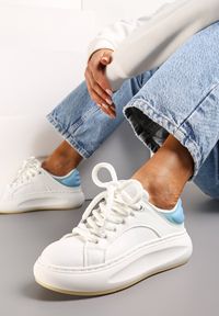 Renee - Biało-Niebieskie Sneakersy na Platformie Ozdobione Wypukłą Wstawką Vinelli. Nosek buta: okrągły. Zapięcie: sznurówki. Kolor: biały. Materiał: materiał. Wzór: aplikacja. Obcas: na platformie. Wysokość obcasa: niski #1