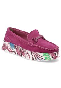 Różowe Półbuty Filippo Mokasyny Damskie Z Wzorzystą Podeszwą. Okazja: na co dzień. Zapięcie: klamry. Kolor: różowy. Materiał: materiał. Styl: casual, klasyczny, elegancki #1